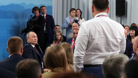 Президент РФ Владимир Путин проводит встречу с представителями общественности по вопросам развития Дальнего Востока Президент РФ Владимир Путин проводит встречу с представителями общественности по вопросам развития Дальнего Востока