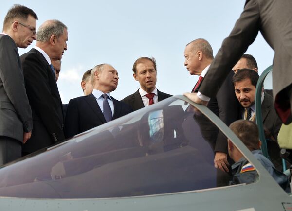 Президент РФ В. Путин и президент Турции Р. Т. Эрдоган посетили авиасалон МАКС 2019 Президент РФ В. Путин и президент Турции Р. Т. Эрдоган посетили авиасалон МАКС 2019