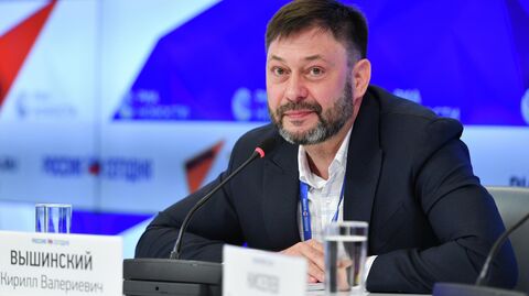 Руководитель портала РИА Новости Украина Кирилл Вышинский на пресс-конференции в Международном мультимедийном пресс-центре МИА Россия сегодня Руководитель портала РИА Новости Украина Кирилл Вышинский на пресс-конференции в Международном мультимедийном пресс-центре МИА Россия сегодня