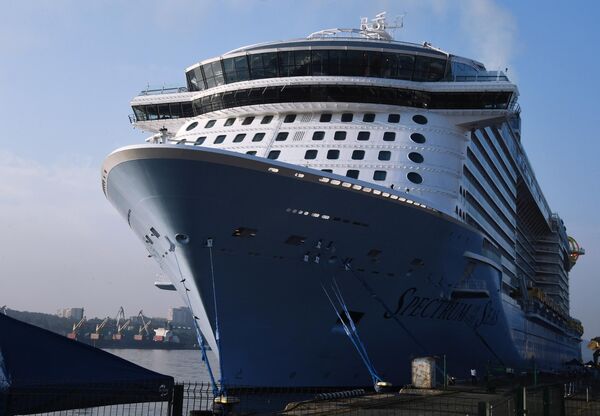 Круизный лайнер Spectrum of the Seas прибыл в порт Владивостока. Лайнер базируется в Шанхае и выполняет круизы в Японию Круизный лайнер Spectrum of the Seas прибыл в порт Владивостока. Лайнер базируется в Шанхае и выполняет круизы в Японию