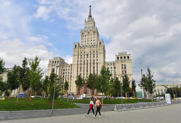 Высотное здание на площади Красных Ворот в Москве Высотное здание на площади Красных Ворот в Москве