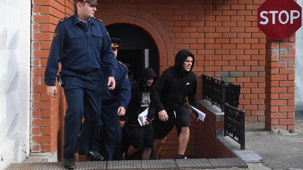 Братья Кирилл и Александр Кокорины у КПП исправительной колонии №4 города Алексеевка Белгородской области Братья Кирилл и Александр Кокорины у КПП исправительной колонии №4 города Алексеевка Белгородской области