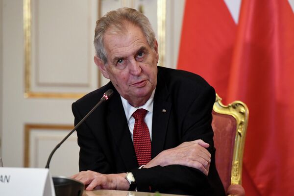 Президент Чехии Милош Земан во время пресс-конференции Президент Чехии Милош Земан во время пресс-конференции