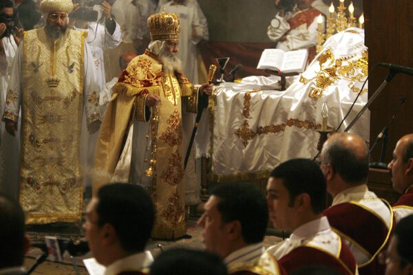 Патриарх Александрийский Шенуда III во время Рождественской службы. 2009 год Патриарх Александрийский Шенуда III во время Рождественской службы. 2009 год