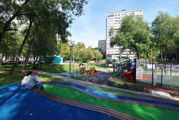 Благоустроенный двор на улице Бакинская в Москве Благоустроенный двор на улице Бакинская в Москве