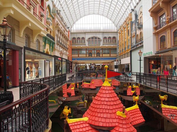 Торговый центр West Edmonton Mall в Канаде Торговый центр West Edmonton Mall в Канаде