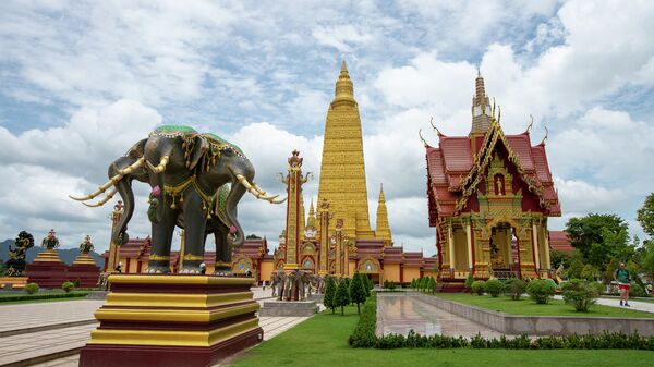 В Таиланде пьяная туристка разделась и осквернила буддийский храм