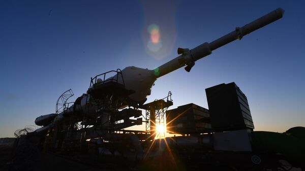 Транспортировка ракеты-носителя Союз-ФГ с пилотируемым кораблем Союз МС-15 на стартовую площадку космодрома Байконур Транспортировка ракеты-носителя Союз-ФГ с пилотируемым кораблем Союз МС-15 на стартовую площадку космодрома Байконур