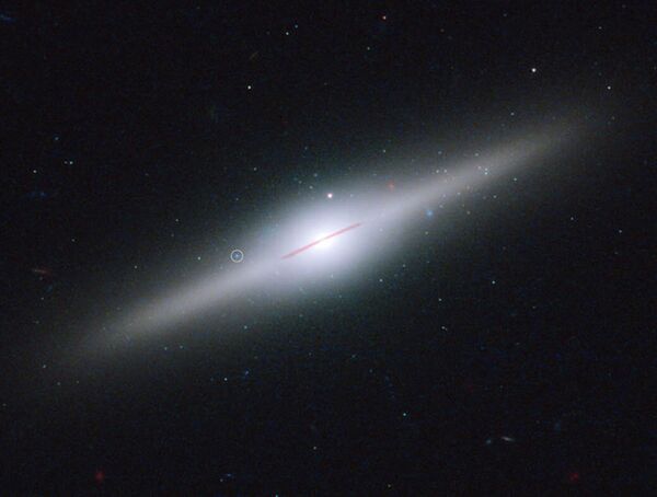 Галактика ESO 243-49 и черная дыра HLX-1 Галактика ESO 243-49 и черная дыра HLX-1