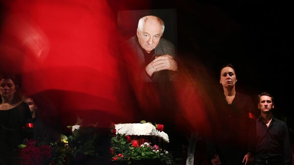 На церемонии прощания с режиссером Марком Захаровым в театре Ленком в Москве На церемонии прощания с режиссером Марком Захаровым в театре Ленком в Москве