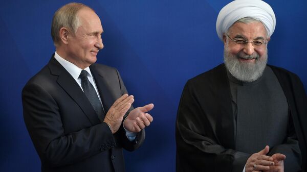 Президент РФ Владимир Путин и президент Ирана Хасан Роухани на церемонии совместного фотографирования глав делегаций государств-участников ВЕЭС в Ереване. 1 октября 2019 Президент РФ Владимир Путин и президент Ирана Хасан Роухани на церемонии совместного фотографирования глав делегаций государств-участников ВЕЭС в Ереване. 1 октября 2019