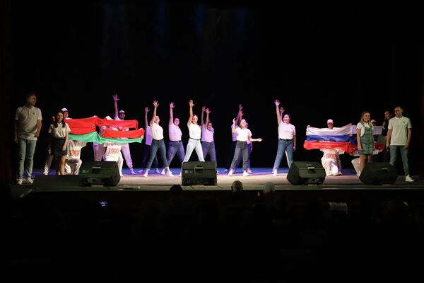 В рамках фестиваля состоялась молодежная концертная эстафета по городам Ростовской области (Шахты и. Таганрог) В рамках фестиваля состоялась молодежная концертная эстафета по городам Ростовской области (Шахты и. Таганрог)