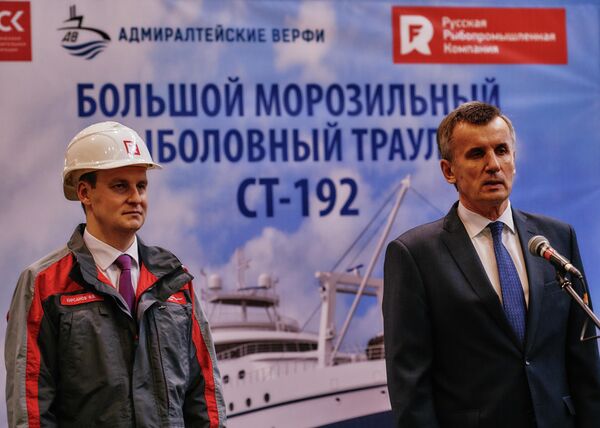 Этот траулер будет заложен сразу же после спуска в мае 2020 года второго траулера. Серия траулеров на Адмиралтейских верфях продолжает строиться. Для нас это достаточно знаковое событие. Работы по третьему траулеру запущены в сроки согласно заключённому контракту... Это высокотехнологичные суда, которые ждёт наш заказчик, - сказал на церемонии генеральный директор верфей Александр Бузаков (на фото справа). Этот траулер будет заложен сразу же после спуска в мае 2020 года второго траулера. Серия траулеров на Адмиралтейских верфях продолжает строиться. Для нас это достаточно знаковое событие. Работы по третьему траулеру запущены в сроки согласно заключённому контракту... Это высокотехнологичные суда, которые ждёт наш заказчик, - сказал на церемонии генеральный директор верфей Александр Бузаков (на фото справа).