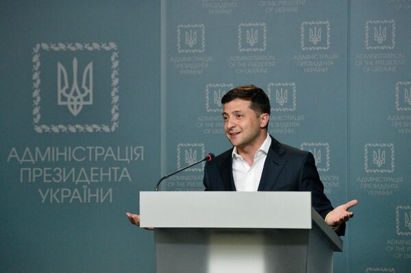 Президент Украины Владимир Зеленский выступает после доклада главы Национальной полиции Сергея Князева в Киеве о ходе расследования убийства журналиста Павла Шеремета Президент Украины Владимир Зеленский выступает после доклада главы Национальной полиции Сергея Князева в Киеве о ходе расследования убийства журналиста Павла Шеремета