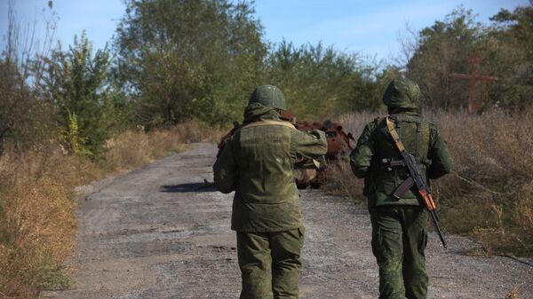 Военнослужащие ЛНР в поселке Сокольники на линии соприкосновения в Луганской области Военнослужащие ЛНР в поселке Сокольники на линии соприкосновения в Луганской области