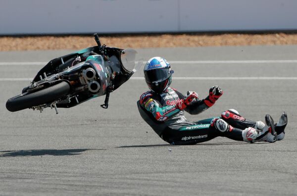 Пилот Petronas Sprinta Racing Джон Макфи во время гонки Гран При Таиланда в категории Moto3 Пилот Petronas Sprinta Racing Джон Макфи во время гонки Гран При Таиланда в категории Moto3