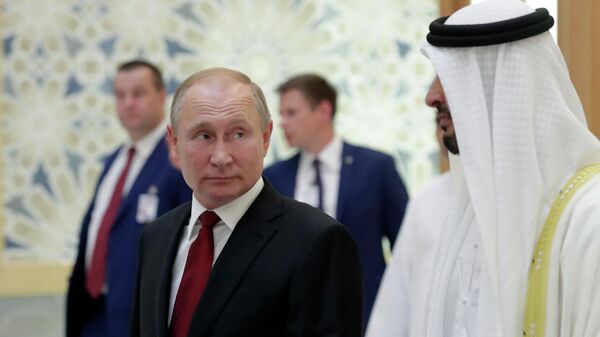 Президент РФ Владимир Путин и наследный принц Абу-Даби, заместитель верховного главнокомандующего вооружёнными силами ОАЭ Мухаммед бен Заид Аль Нахайян на церемонии официальной встречи Президент РФ Владимир Путин и наследный принц Абу-Даби, заместитель верховного главнокомандующего вооружёнными силами ОАЭ Мухаммед бен Заид Аль Нахайян на церемонии официальной встречи