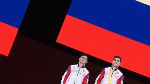 Призеры соревнований в личном многоборье среди мужчин на чемпионате мира по спортивной гимнастике в Штутгарте на церемонии награждения (слева направо:) Артур Далалоян (Россия) - серебряная медаль, Никита Нагорный (Россия) - золотая медаль. Призеры соревнований в личном многоборье среди мужчин на чемпионате мира по спортивной гимнастике в Штутгарте на церемонии награждения (слева направо:) Артур Далалоян (Россия) - серебряная медаль, Никита Нагорный (Россия) - золотая медаль.