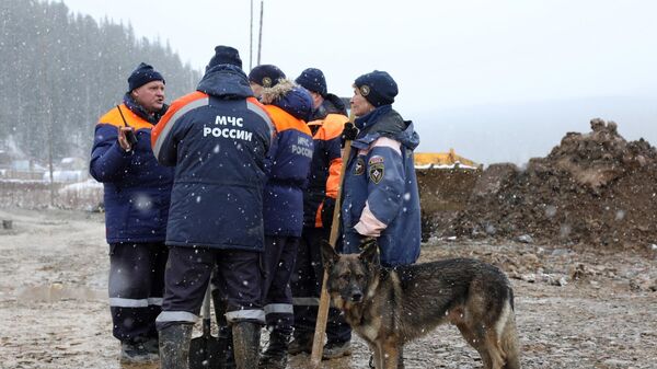 Место прорыва технологической дамбы на реке Сейба в Курагинском районе Красноярского края Место прорыва технологической дамбы на реке Сейба в Курагинском районе Красноярского края