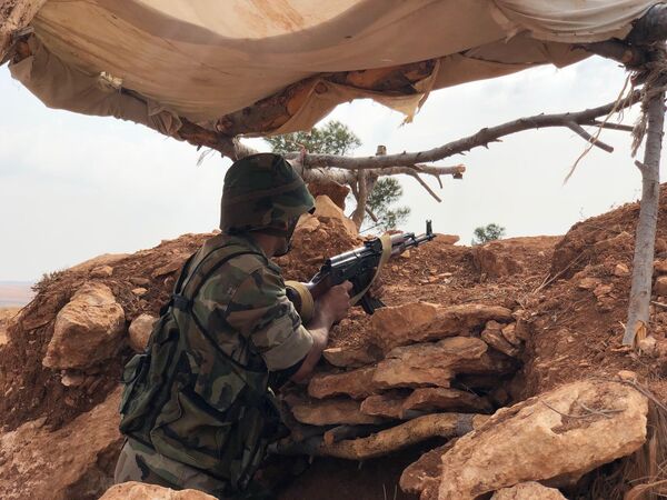 Сирийские военные на линии обороны на северо-западе района Манбидж Сирийские военные на линии обороны на северо-западе района Манбидж