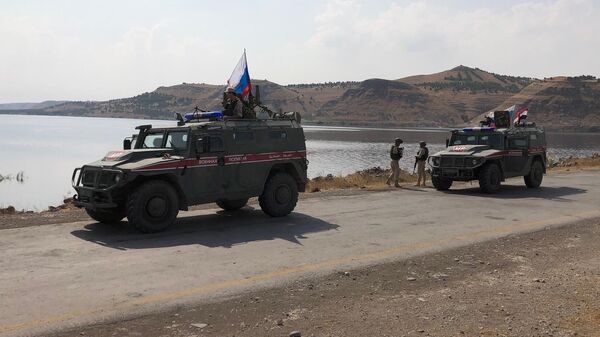 Патруль российской военной полиции на берегу реки Евфрат на севере провинции Алеппо Патруль российской военной полиции на берегу реки Евфрат на севере провинции Алеппо