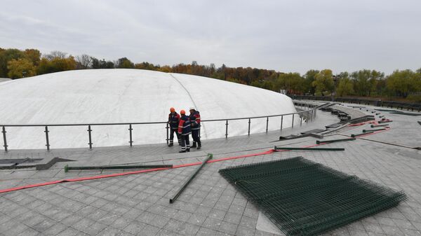 Фонтан в Царицынском парке Москвы Фонтан в Царицынском парке Москвы