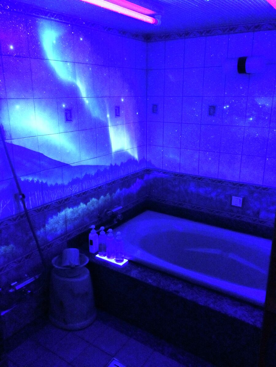 Ванная комната в отеле любви, Япония