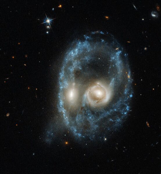 Галактики из Призрачного следа, заснятые телескопом Hubble Галактики из Призрачного следа, заснятые телескопом Hubble