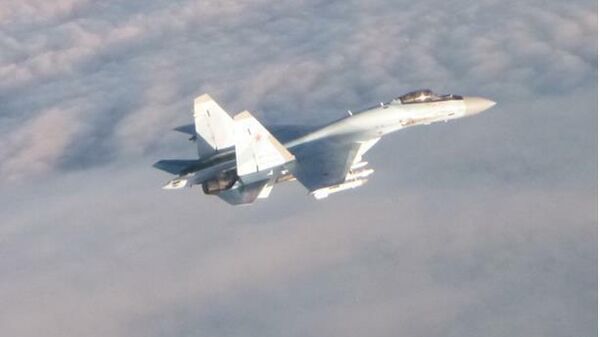 Истребитель F-16 ВВС Бельгии и Су-35 ВКС России Истребитель F-16 ВВС Бельгии и Су-35 ВКС России