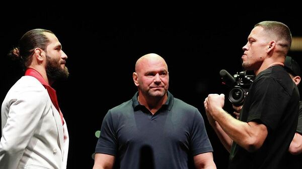 Бойцы UFC Хорхе Масвидаль (слева) и Нейт Диас (справа)