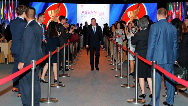 Медведев проводит встречу с премьером Таиланда