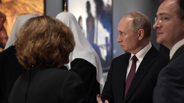 Президент РФ Владимир Путин на выставке Память поколений: Великая Отечественная война в изобразительном искусстве Президент РФ Владимир Путин на выставке Память поколений: Великая Отечественная война в изобразительном искусстве