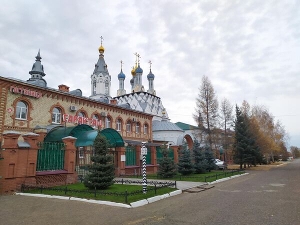 Гостиница Саракташ, здесь раньше находился корпус для мальчиков - приемных детей Стремского Гостиница Саракташ, здесь раньше находился корпус для мальчиков - приемных детей Стремского