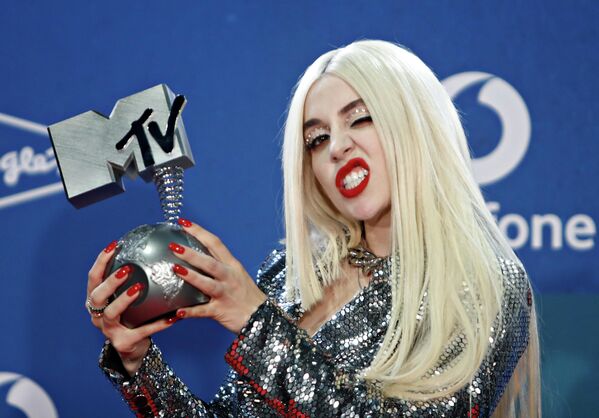 Певица Эйва Макс на церемонии награждения MTV Europe Music Awards Певица Эйва Макс на церемонии награждения MTV Europe Music Awards