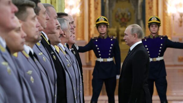 Президент РФ Владимир Путин во время встречи с группой офицеров по случаю их назначения на вышестоящие должности и присвоения высших воинских и специальных званий Президент РФ Владимир Путин во время встречи с группой офицеров по случаю их назначения на вышестоящие должности и присвоения высших воинских и специальных званий