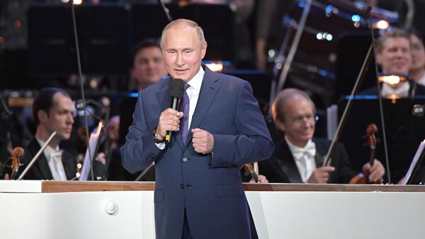 Президент РФ Владимир Путин на юбилейном вечере композитора, народной артистки СССР Александры Пахмутовой в Большом театре России Президент РФ Владимир Путин на юбилейном вечере композитора, народной артистки СССР Александры Пахмутовой в Большом театре России