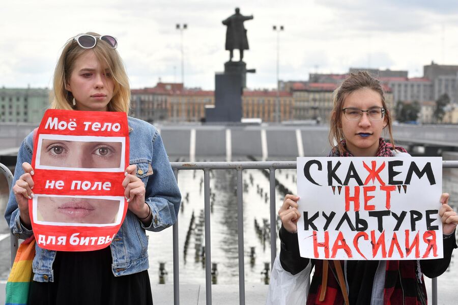 Митинг в поддержку сестер Хачатурян в Санкт-Петербурге Митинг в поддержку сестер Хачатурян в Санкт-Петербурге