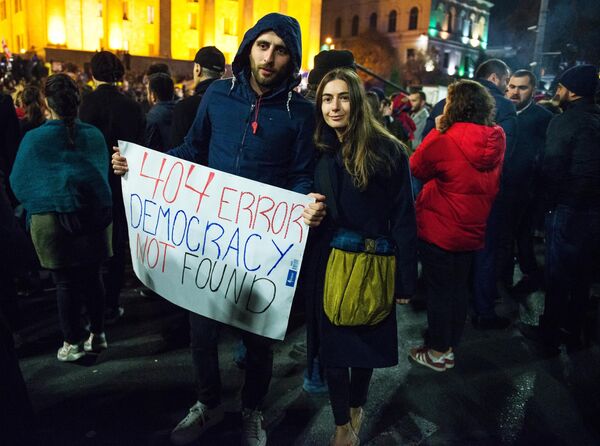 Участники акции протеста в Тбилиси против правящих властей. 14 ноября 2019 Участники акции протеста в Тбилиси против правящих властей. 14 ноября 2019