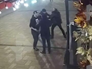 Опубликовано полное видео драки с участием спецназовца ФСБ в Москве Опубликовано полное видео драки с участием спецназовца ФСБ в Москве