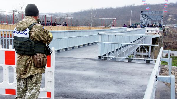Восстановленный пешеходный мост через реку Северный Донец у КПП Станица Луганская. 20 ноября 2019 Восстановленный пешеходный мост через реку Северный Донец у КПП Станица Луганская. 20 ноября 2019