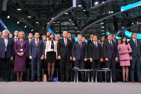 Президент РФ Владимир Путин и председатель правительства РФ Дмитрий Медведев на пленарном заседании XIX съезда партии Единая Россия Президент РФ Владимир Путин и председатель правительства РФ Дмитрий Медведев на пленарном заседании XIX съезда партии Единая Россия