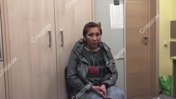 Задержанная по подозрению в оставлении новорожденного ребенка в опасности. Стоп-кадр видео СК РФ Задержанная по подозрению в оставлении новорожденного ребенка в опасности. Стоп-кадр видео СК РФ