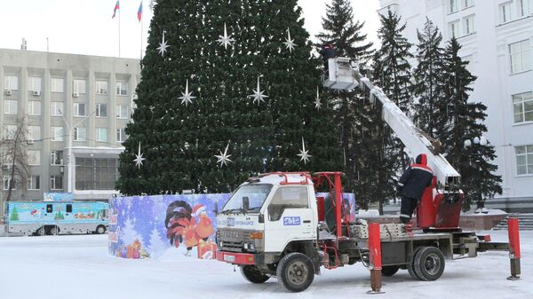 Установка елки на главной площади Кузбасса Установка елки на главной площади Кузбасса