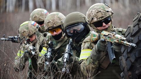 Военнослужащие на тактико-специальных учениях Военнослужащие на тактико-специальных учениях
