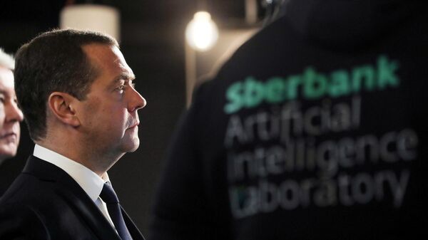 Медведев предостерег от "тупого" подхода к цифровизации госуправления
