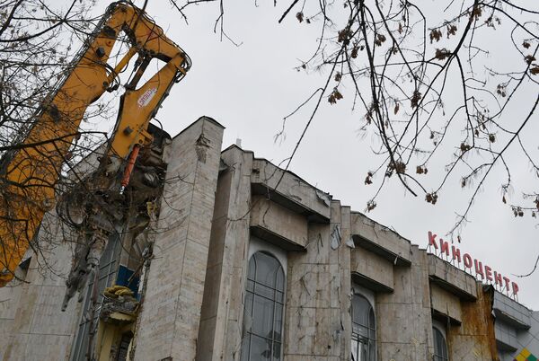 Снос киноцентра Соловей на Красной Пресне в Москве Снос киноцентра Соловей на Красной Пресне в Москве