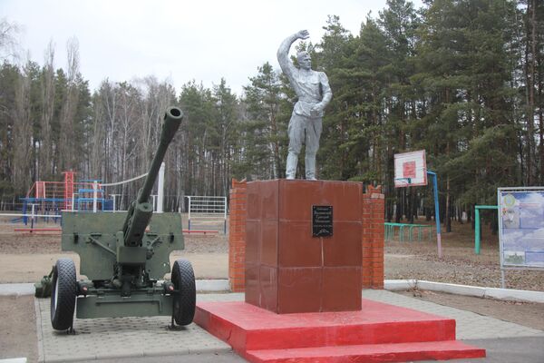 Памятник герою полка лейтенанту Григорию Волнянскому Памятник герою полка лейтенанту Григорию Волнянскому
