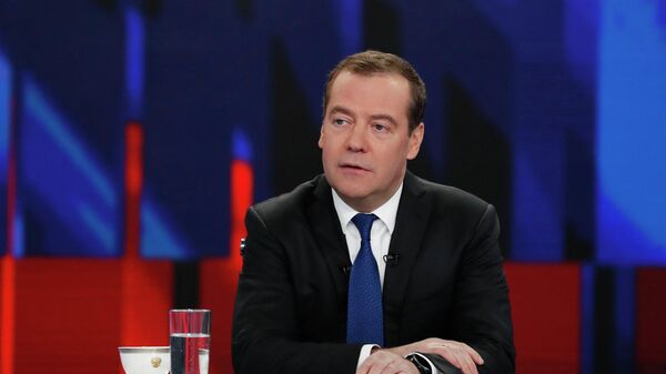 Председатель правительства РФ Дмитрий Медведев во время интервью российским телеканалам