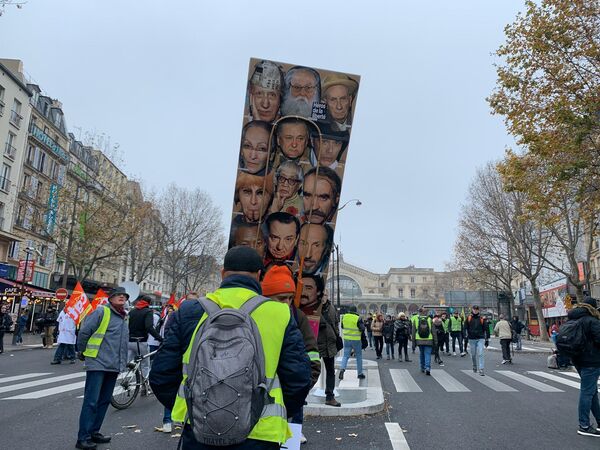 Во время демонстрации в Париже, Франция. 5 декабря 2019 Во время демонстрации в Париже, Франция. 5 декабря 2019