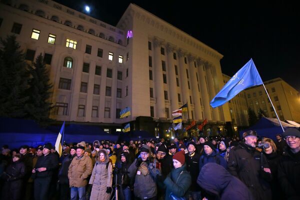 Участники акции протеста возле здания администрации президента Украины в Киеве Участники акции протеста возле здания администрации президента Украины в Киеве